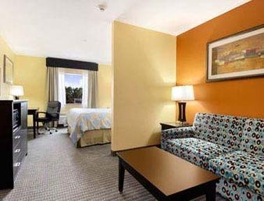 Days Inn & Suites By Wyndham Russellville Quarto foto